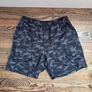 Men's Lululemon Men’s Camo Shorts Size Large 7” Inseam